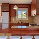 Elegant Penthouse With Sea View شقة